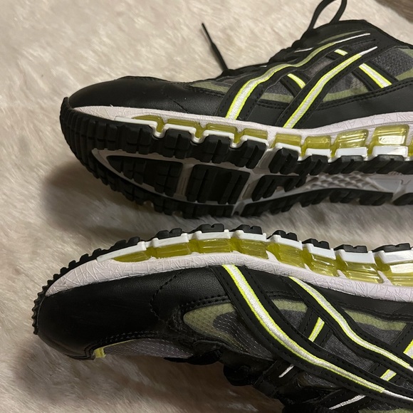 Like New ASICS GEL-Kayano 5 360 in Black / Safety Yellow Size 10 Men’s - Picture 5 of 15